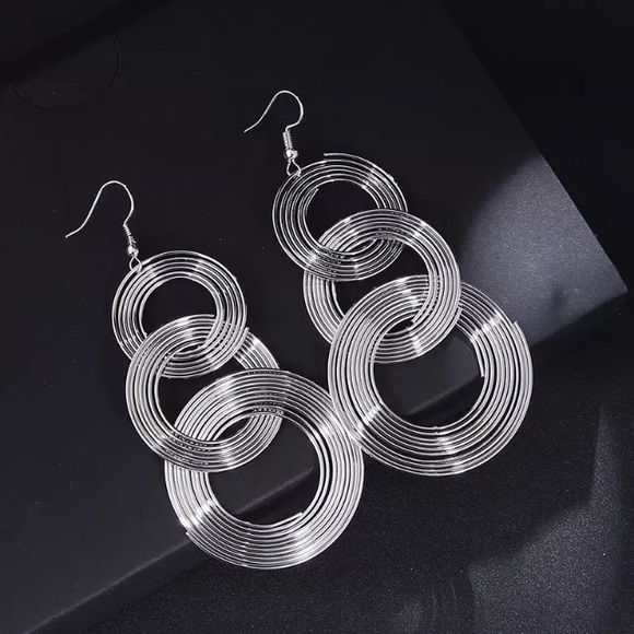 💙💎GRATEFUL💙MAKER💎💙 Jewelry - NEW!💙💎HUGE!💍STATEMENT SPIRAL CIRCLES💎💙SILVERY